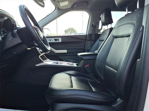 Used 2023 Ford Explorer XLT w/ Equipment Group 202A image 14