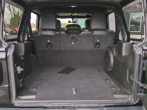 Used 2019 Jeep Wrangler Unlimited Sahara image 34