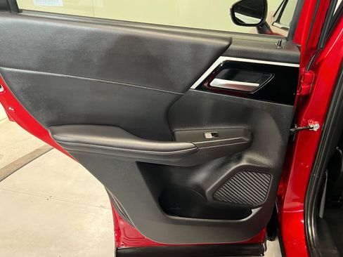 Used 2023 Mitsubishi Outlander SE image 18