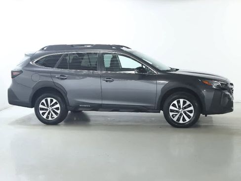 Used 2023 Subaru Outback Premium image 11