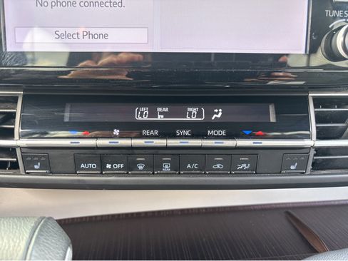 Used 2024 Toyota Sienna XLE image 30