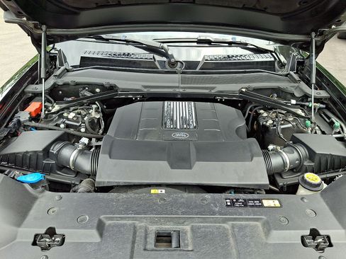 Used 2024 Land Rover Defender 110 V8 AWD/4WD image 26