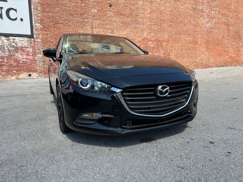 Used 2018 MAZDA MAZDA3 Sport FWD image 2