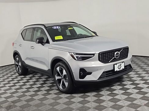 Certified 2024 Volvo XC40 B5 Plus w/ Protection Package Premier image 3