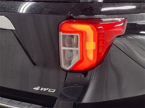 Used 2023 Ford Explorer Limited w/ Limited Technology Package image 32