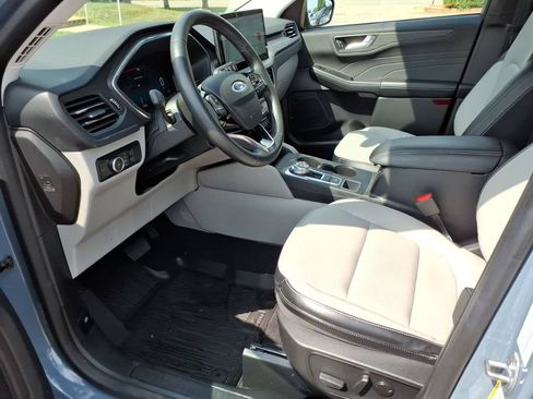 Used 2023 Ford Escape Platinum AWD/4WD image 10
