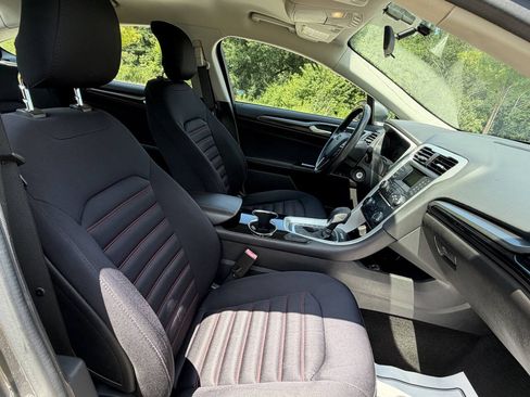 Used 2014 Ford Fusion SE w/ Equipment Group 201A FWD image 19