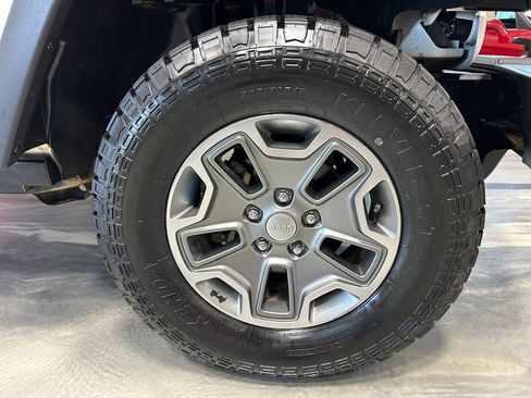 Used 2017 Jeep Wrangler Unlimited Rubicon w/ Connectivity Group AWD/4WD image 20