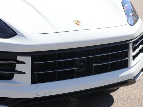 Used 2024 Porsche Cayenne image 12