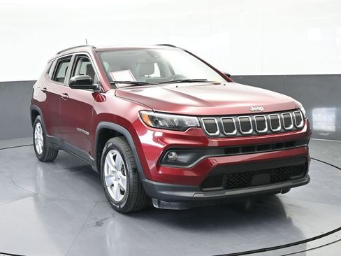 Used 2022 Jeep Compass Latitude w/ Sun and Sound Group image 9