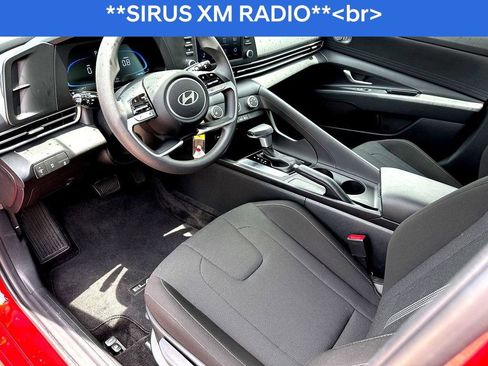 Used 2025 Hyundai Elantra SE image 16