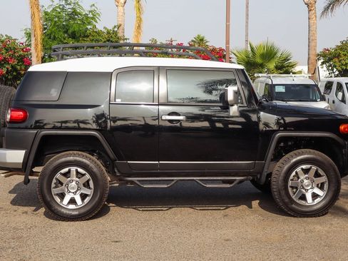 Used 2014 Toyota FJ Cruiser 4WD image 11