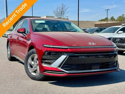 Used 2025 Hyundai Sonata SE image 1