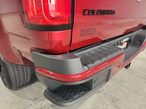 Used 2020 Chevrolet Colorado LT w/ Colorado RST Special Edition image 13