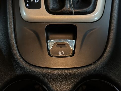 Used 2016 Jeep Cherokee Latitude w/ Cold Weather Group image 40