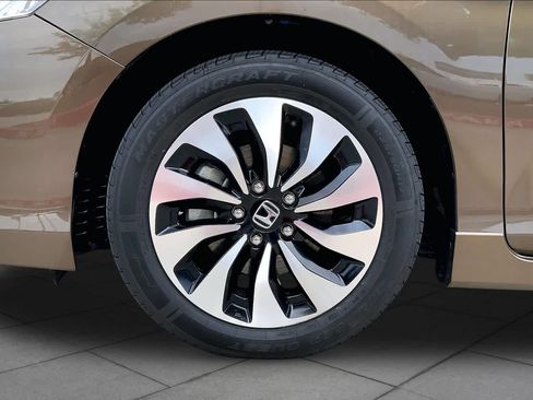 Used 2017 Honda Accord Touring image 11