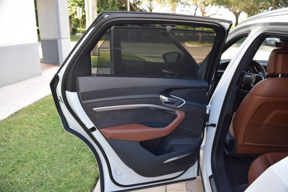 Used 2019 Audi e-tron Prestige w/ Prestige Package AWD/4WD image 74