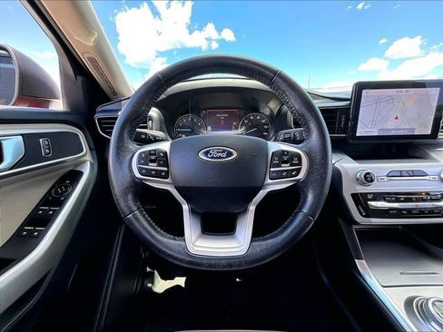 Used 2021 Ford Explorer XLT w/ Equipment Group 202A AWD/4WD image 18