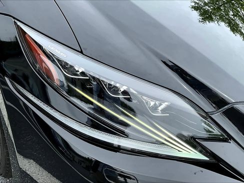 Used 2018 Lexus LS 500 F Sport w/ Accessory Package (Z2) RWD image 28