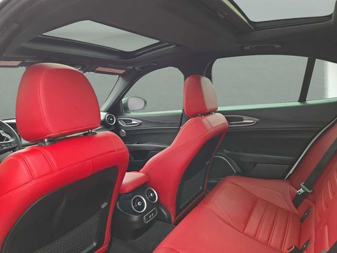Used 2022 Alfa Romeo Giulia Veloce RWD image 17