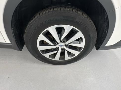 Used 2022 Subaru Outback Premium image 9