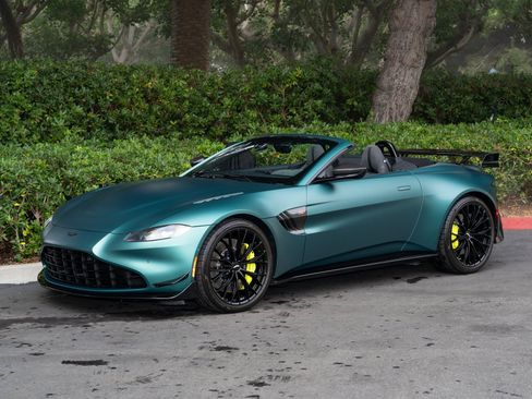 Used 2023 Aston Martin V8 Vantage Roadster image 3