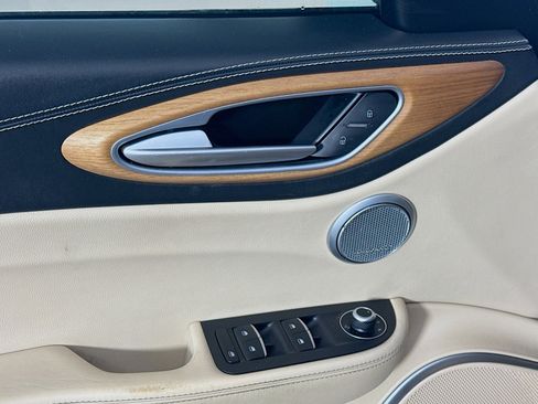 Used 2018 Alfa Romeo Giulia Ti w/ Quick Order Package 22Z Lusso image 24