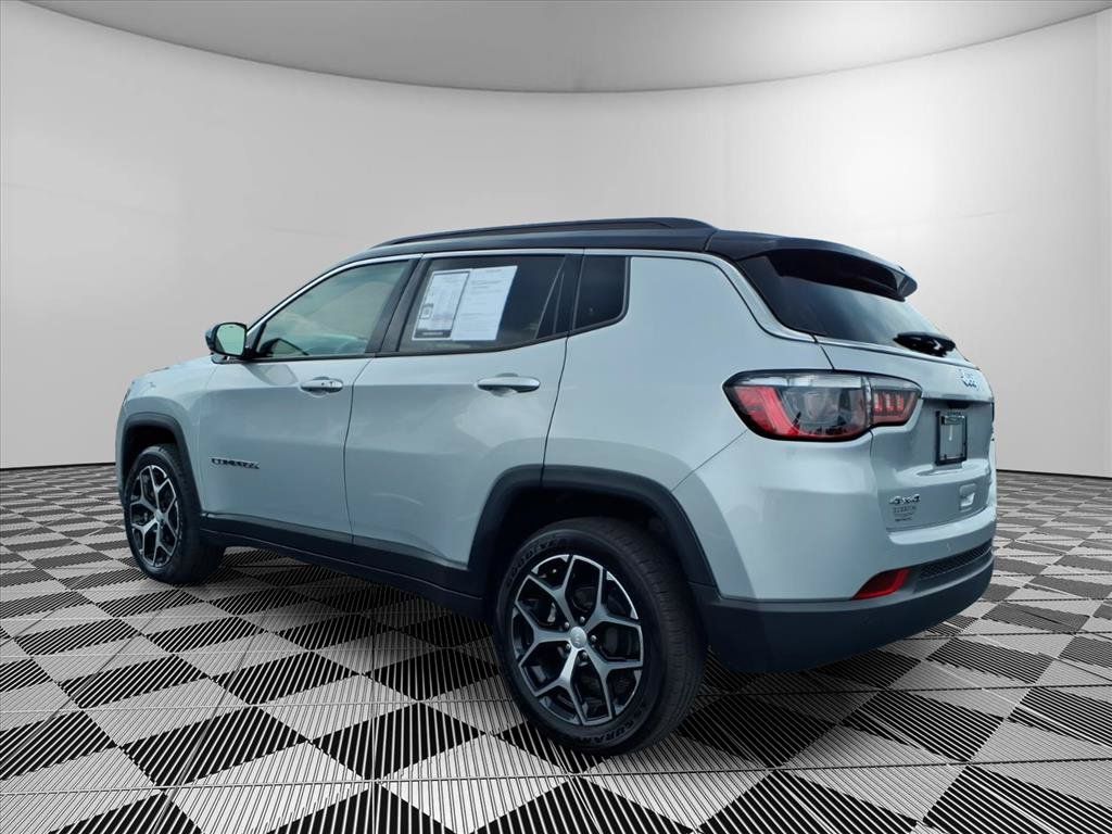 Used 2024 Jeep Compass Limited AWD/4WD image 26