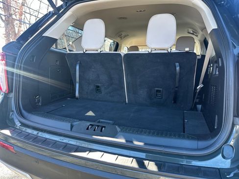 Used 2022 Ford Explorer XLT w/ Equipment Group 202A image 15