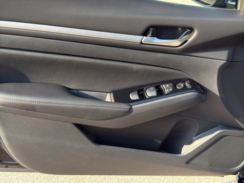 New 2025 Nissan Altima 2.5 SL image 12