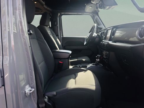 Used 2020 Jeep Gladiator Overland w/ Dual Top Group image 36