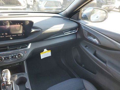 New 2025 Buick Envista Preferred w/ Advanced Safety Package image 14