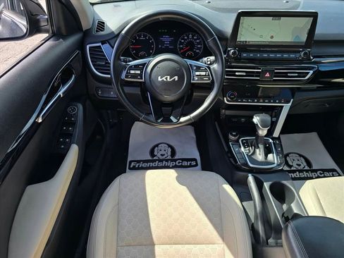 Used 2023 Kia Seltos EX AWD/4WD image 3