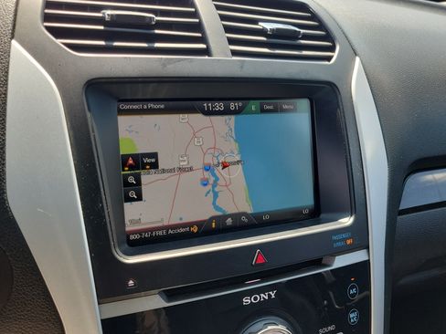 Used 2015 Ford Explorer Limited w/ Equipment Group 301A AWD/4WD image 30