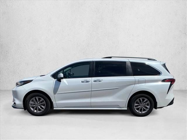 Used 2022 Toyota Sienna XLE w/ XLE Plus Package FWD image 8