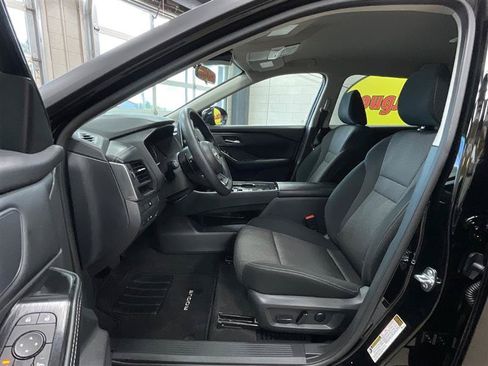 Used 2024 Nissan Rogue SV FWD image 11
