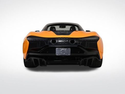 Used 2025 McLaren Artura image 4