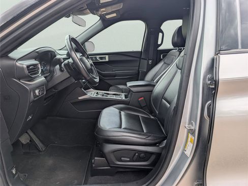Used 2020 Ford Explorer XLT w/ Equipment Group 202A RWD image 19
