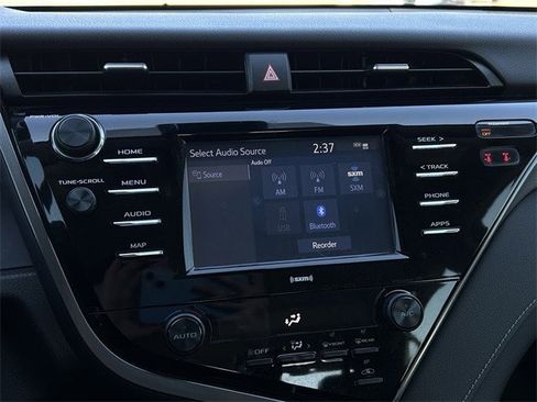 Used 2020 Toyota Camry SE image 19
