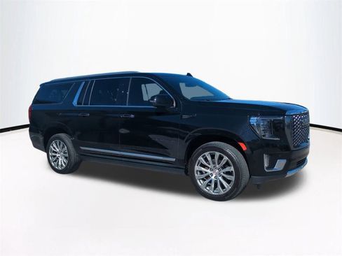 Used 2023 GMC Yukon XL Denali image 2
