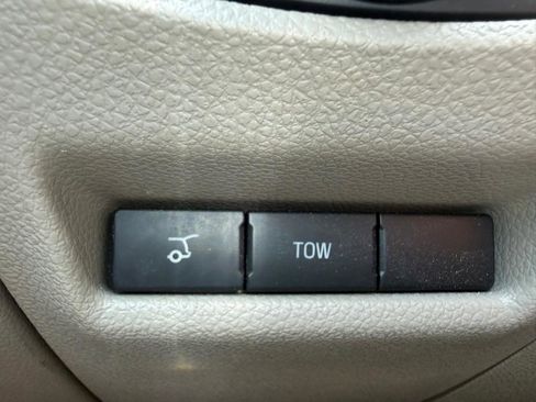 Used 2018 Ford Explorer XLT w/ Equipment Group 202A FWD image 21