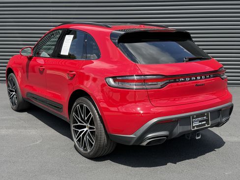 Certified 2024 Porsche Macan AWD/4WD image 3