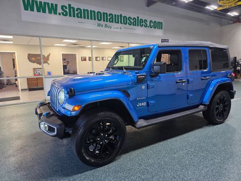 Used 2023 Jeep Wrangler Unlimited Sahara AWD/4WD image 2
