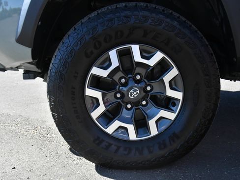 Used 2023 Toyota Tacoma TRD Off-Road w/ Black Out Package (TMS) AWD/4WD image 12