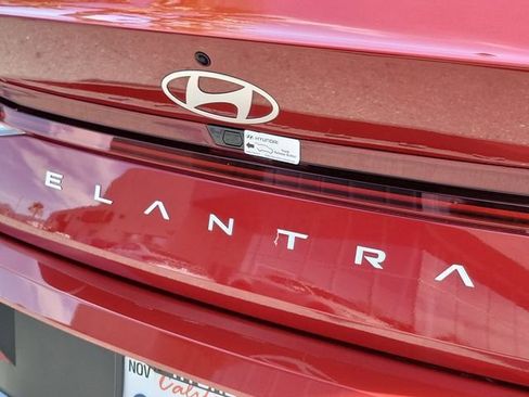 Certified 2025 Hyundai Elantra Hybrid FWD image 24