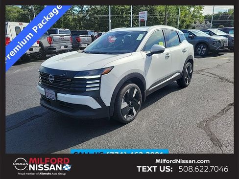 Used 2025 Nissan Kicks SR w/ SR Premium Package AWD/4WD image 1