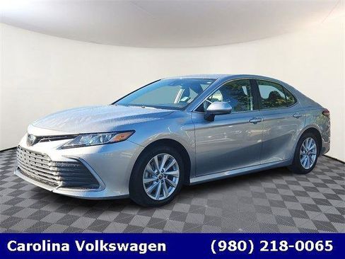 Used 2023 Toyota Camry LE image 3