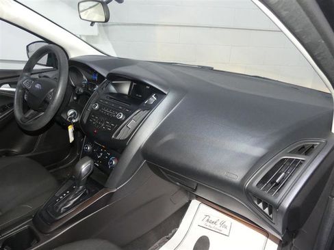Used 2017 Ford Focus SE image 23