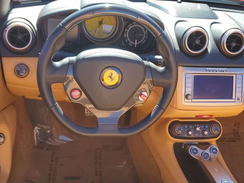 Used 2010 Ferrari California Spyder image 15