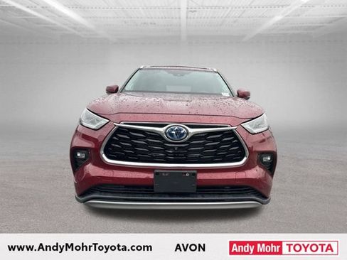 Used 2023 Toyota Highlander Platinum FWD image 3
